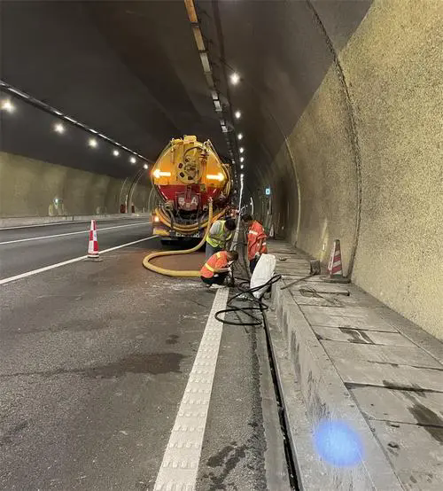 博罗隧道排水渠清淤